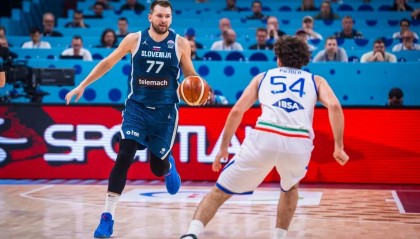 两战狂轰79分，东契奇打疯了！欧锦赛8强诞生，法国队爆冷出局